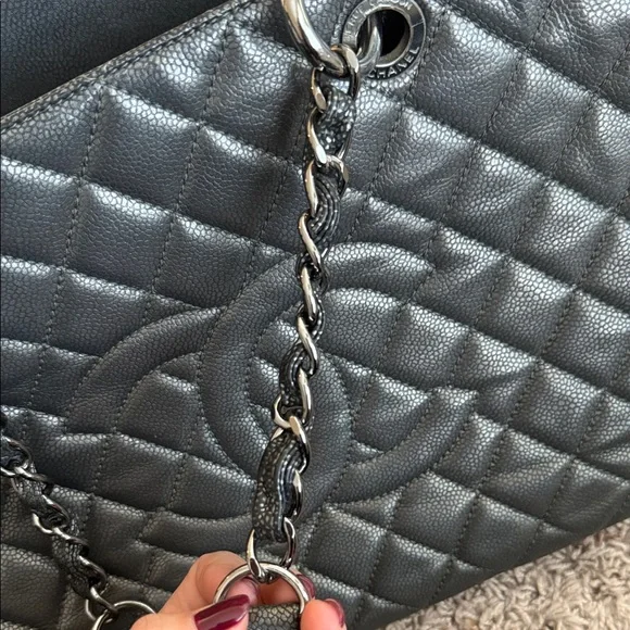 Chanel Gray Quilted Shoulder Bag - Picture 14 of 16